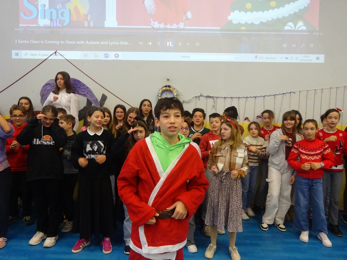 LES ÉLÈVES DE L’INSTITUT L’AMANDIER VOUS SOUHAITENT DE BONNES FÊTES DE FIN D’ANNÉE