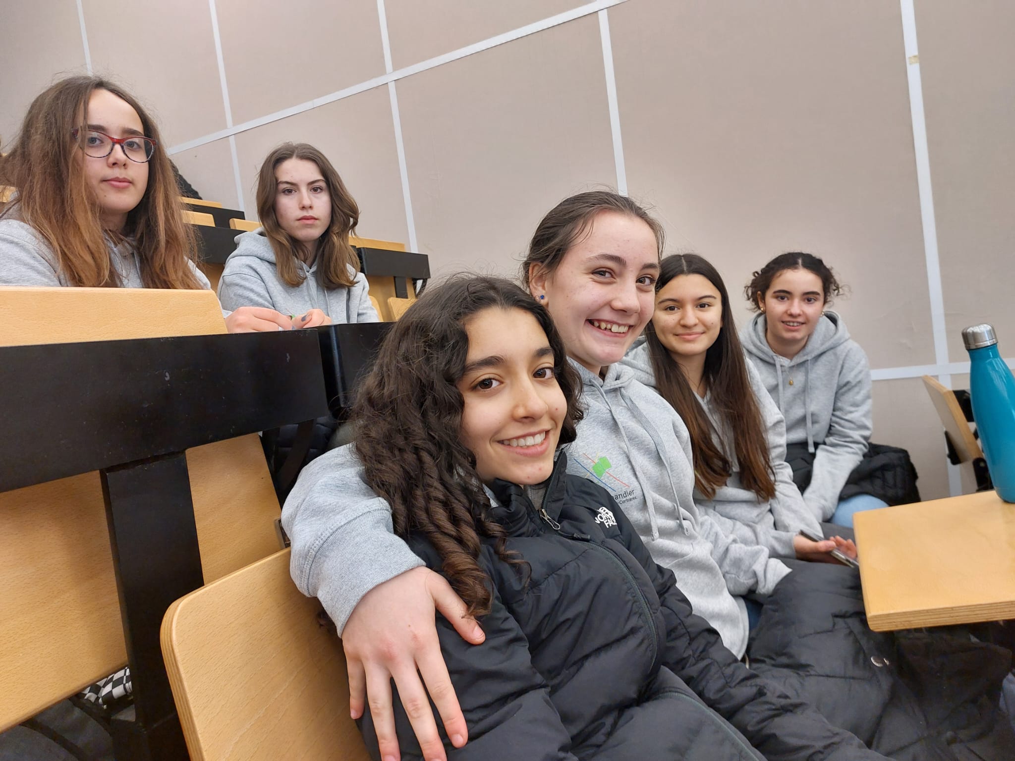 LES ELEVES DE LA SECTION INTERNATIONALE BRITANNIQUE BRILLENT POUR LEUR PREMIÈRE PARTICIPATION AU DÉBAT CITOYEN ANGLAIS.