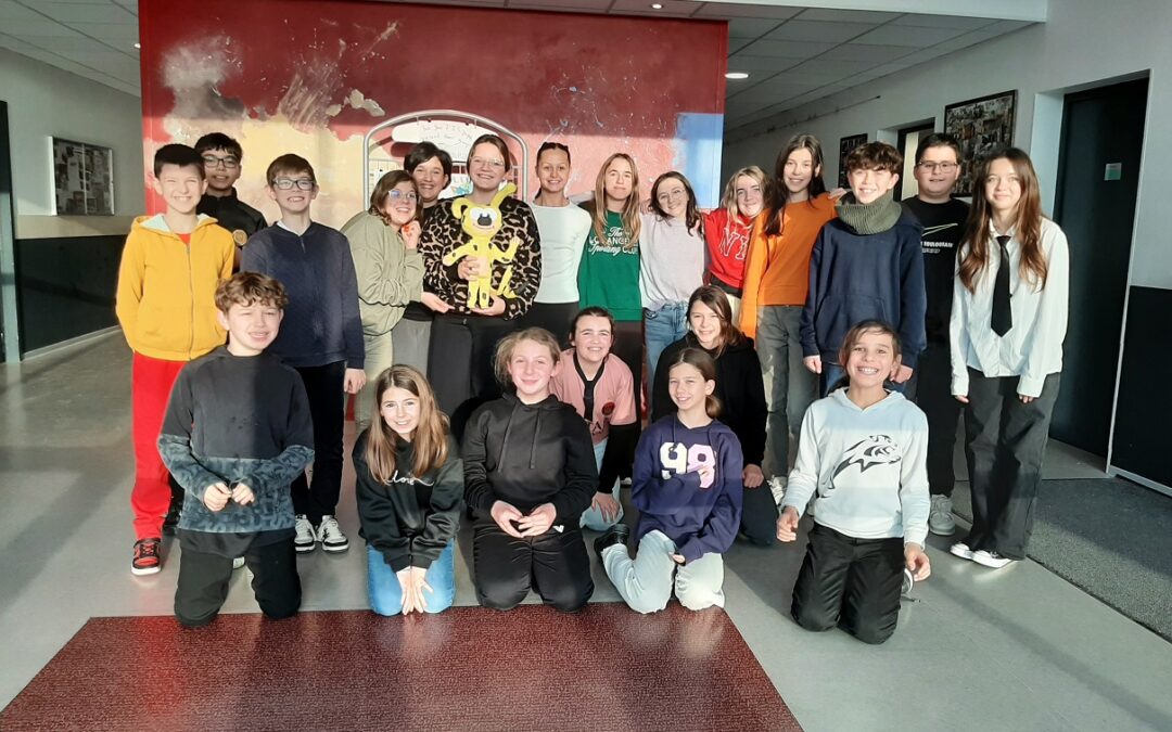 LES ÉLÈVES DE SIXIÈME CRÉENT LEURS MASCOTTES.