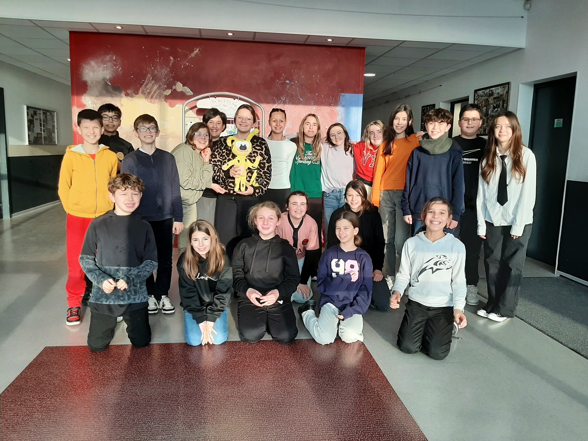 LES ÉLÈVES DE SIXIÈME CRÉENT LEURS MASCOTTES.