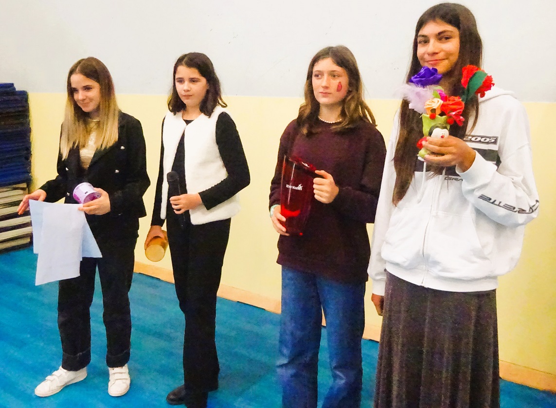 LES ÉLÈVES DE L&rsquo;INSTITUT L&rsquo;AMANDIER VOUS SOUHAITENT DE BONNES FÊTES DE FIN D’ANNÉE