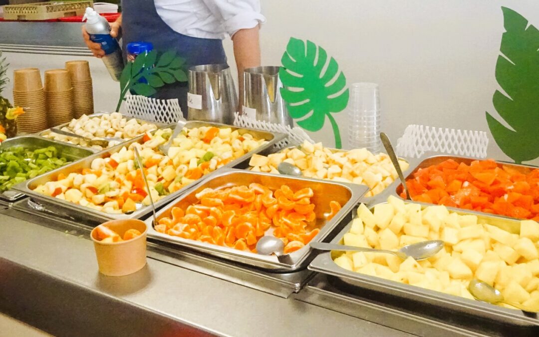 UN BAR A FRUITS AU RESTAURANT SCOLAIRE