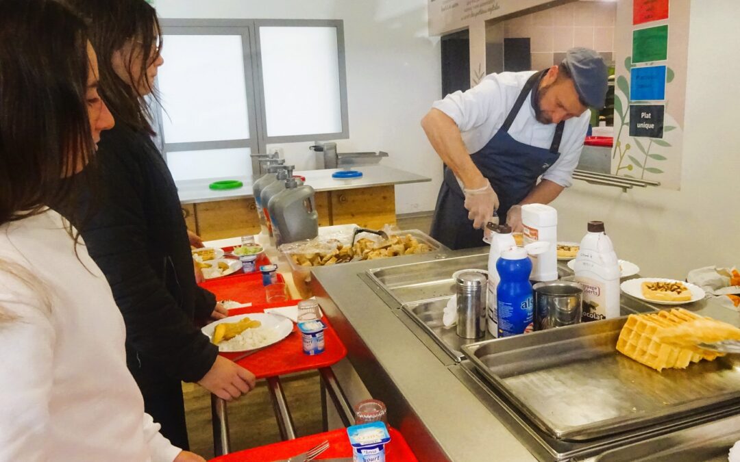 LES GAUFRES S&rsquo;INVITENT AU RESTAURANT SCOLAIRE